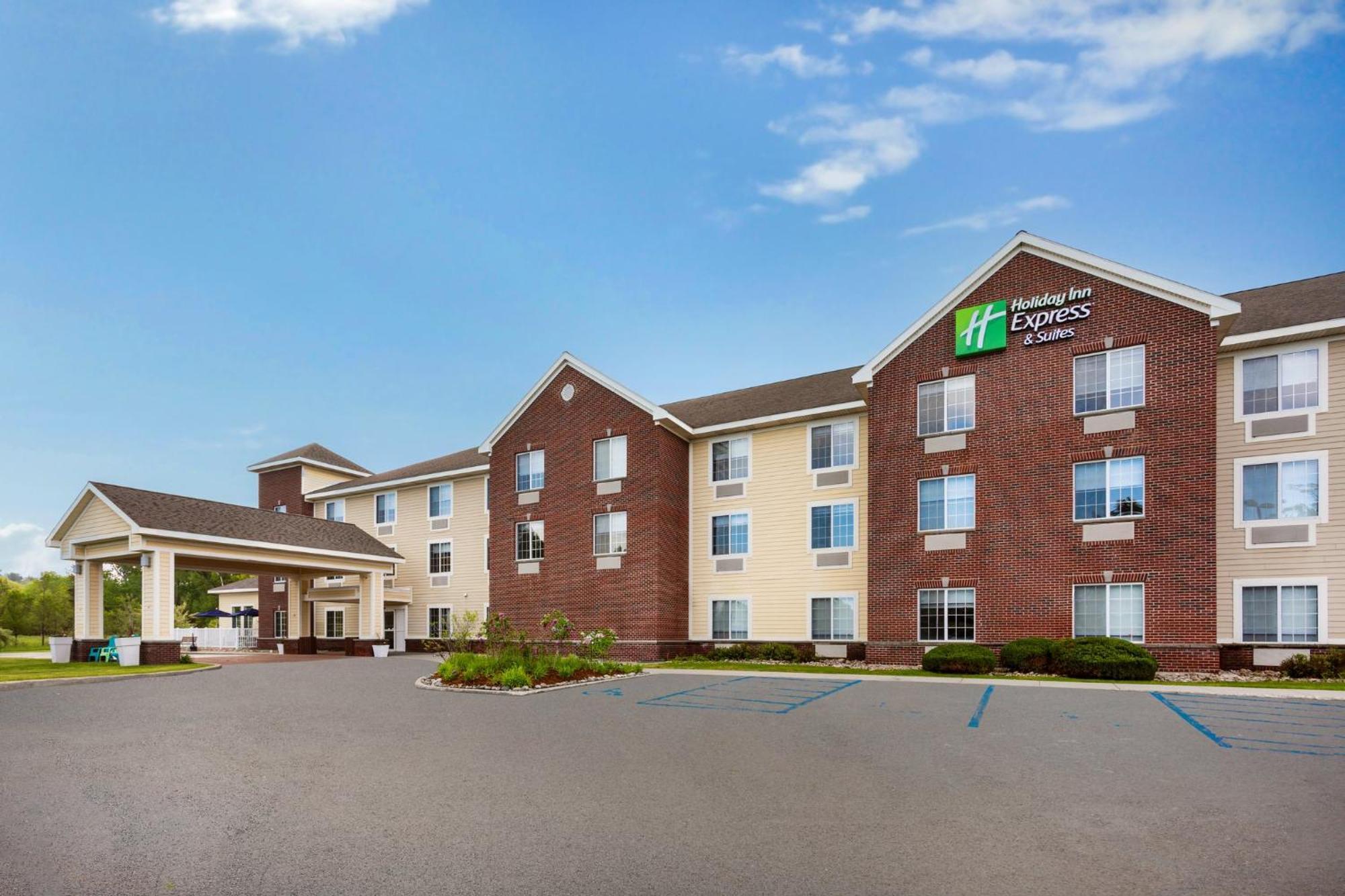 Holiday Inn Express Hotel & Suites Acme-Traverse City By Ihg Exterior foto